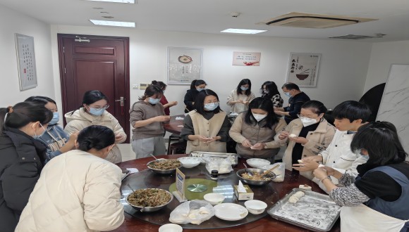 【城建新聞】歲寒隆冬至，煮餃話團(tuán)圓—浙江城建開(kāi)展冬至包餃子活動(dòng)